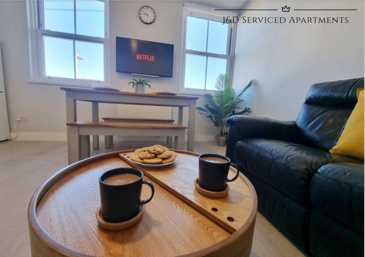 Spacious 3 Bed Apartment, En-Suites, Near Train Station! واتفورد المظهر الخارجي الصورة