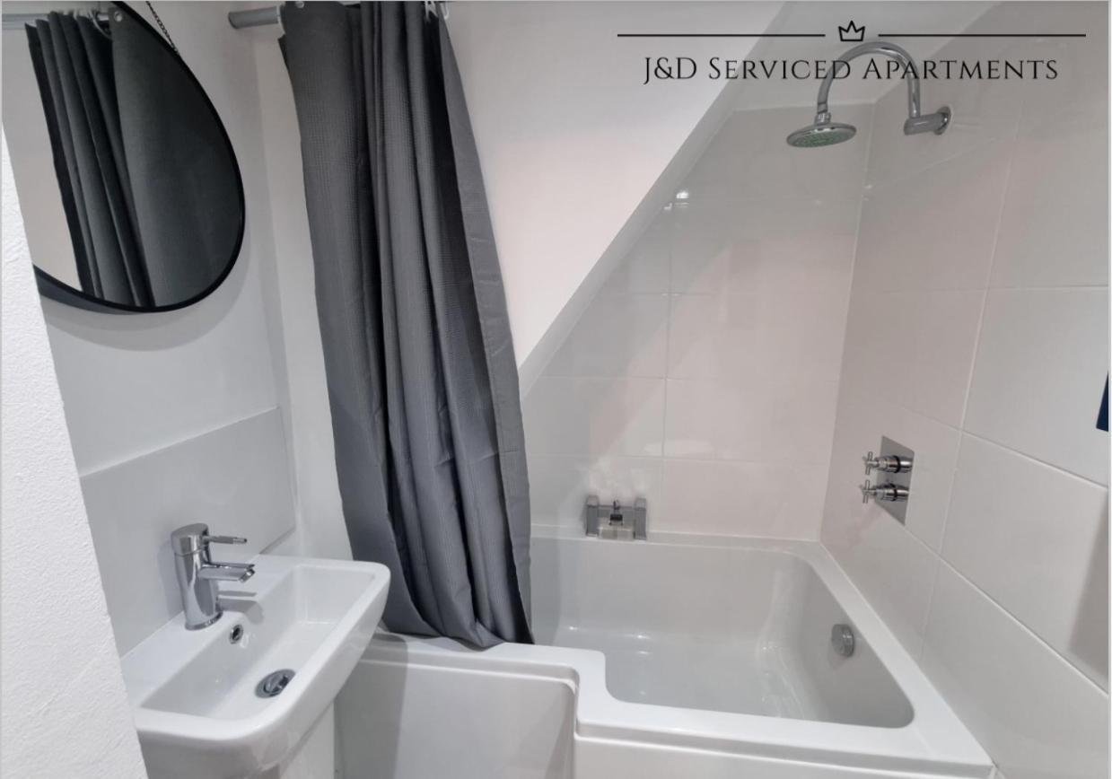 Spacious 3 Bed Apartment, En-Suites, Near Train Station! واتفورد المظهر الخارجي الصورة